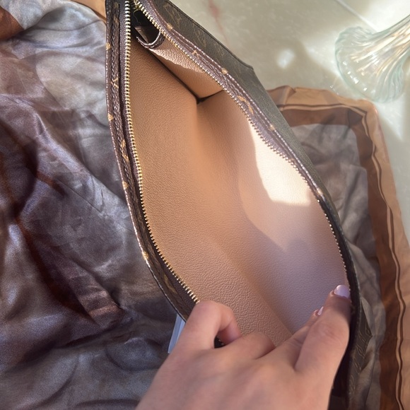 🎈HOT DEAL Louis Vuitton Toiletry pouch 26 - Picture 5 of 12